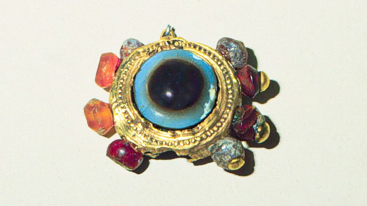 Lebenyane le entsoeng ka majoe a bohlokoa a mebala-bala.