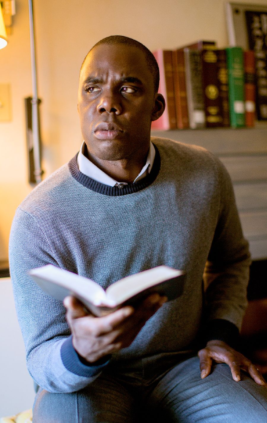 Ntate o tšoere Bibele empa o bonahala a e-na le pelaelo