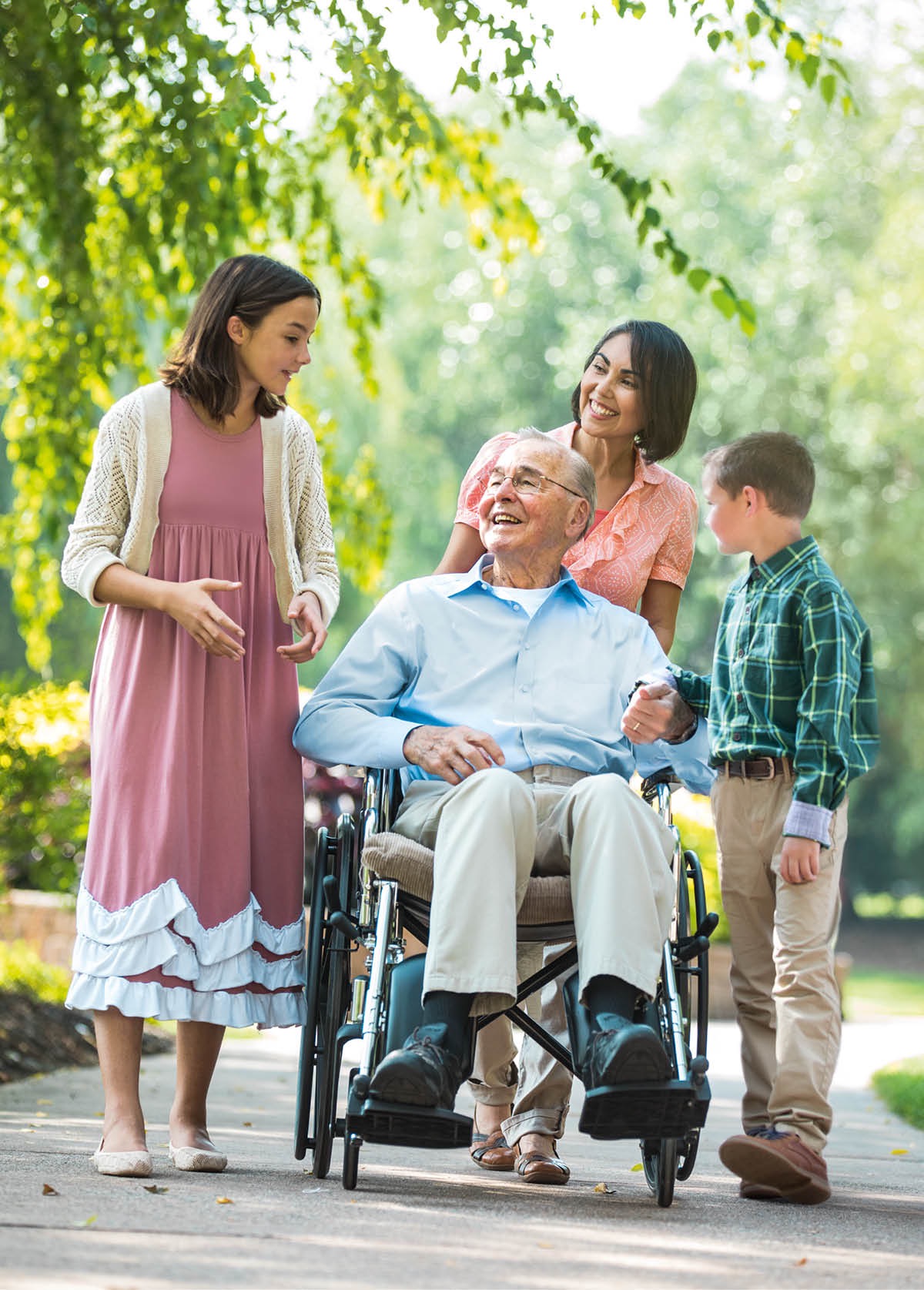 Ntate ea lutseng holim’a wheelchair o na le batho bao a ba ratang