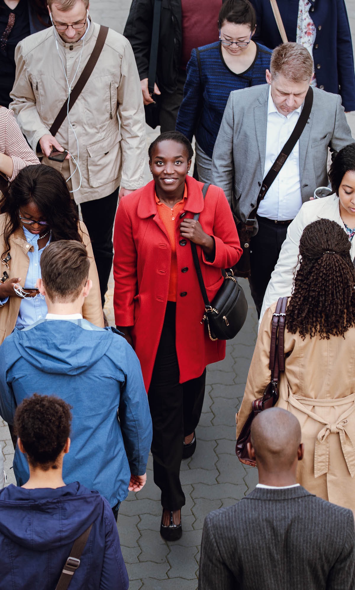 Ausi ea thabileng o tsamaea ka phatla e phahameng har’a batho ba bangata