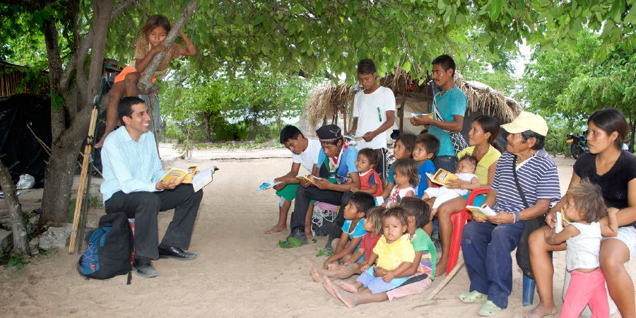 Frank, e leng pula-maliboho Colombia, o ithuta Bibele le sehlopha sa Mayukpa