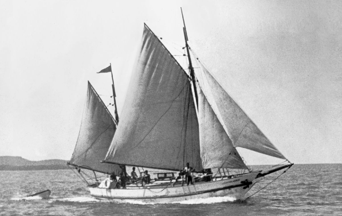 Kapal Lightbearer keur balayar