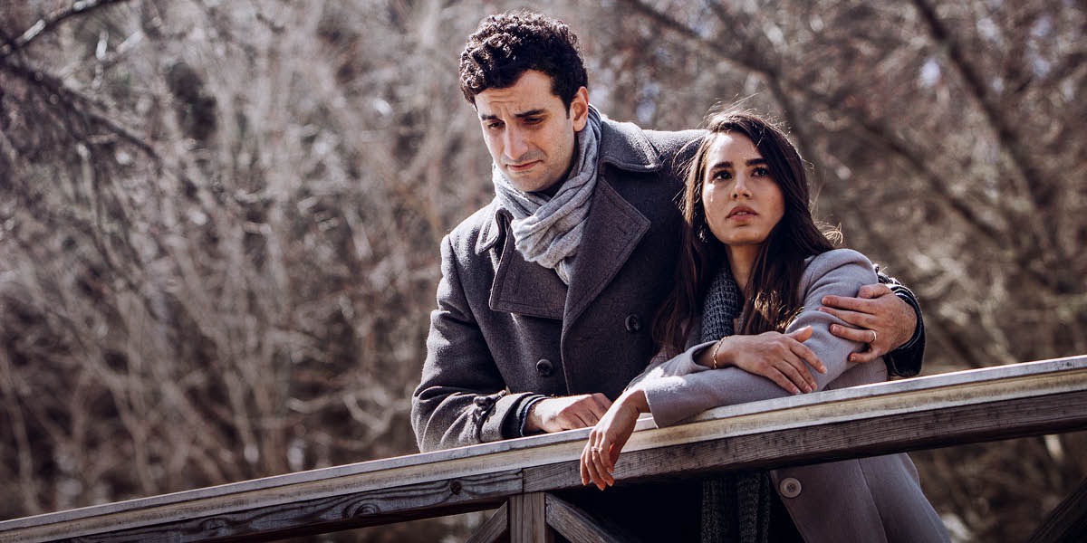 Salaki pamajikan nu keur keuna ku papait