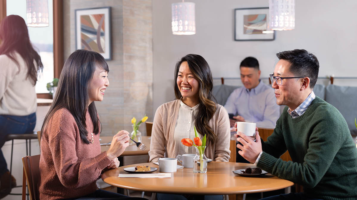 Lalaki jeung awéwé nu bobogohan keur komunikasi
