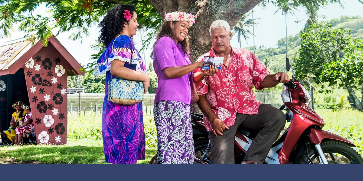 Saksi Yéhuwa ngondang saurang lalaki ka pasamoan