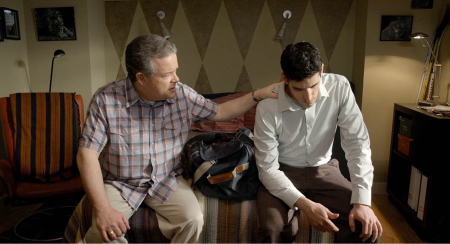 John Barker ngobrol jeung James. anak cikalna