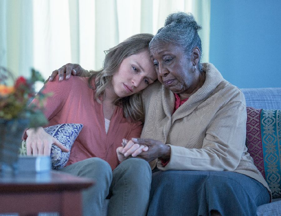 Jesus nengtremkeun Marta di hareupeun jalma-jalma