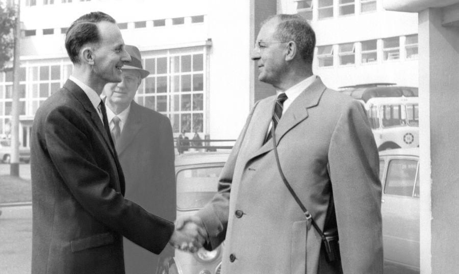 Arthur Matthews jeung Nathan Knorr taun 1965