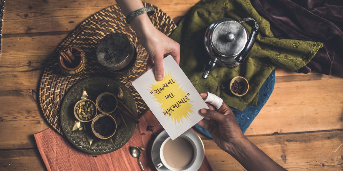 John narima buku leutik ”This Good News of the Kingdom” ti salah saurang Saksi Yéhuwa