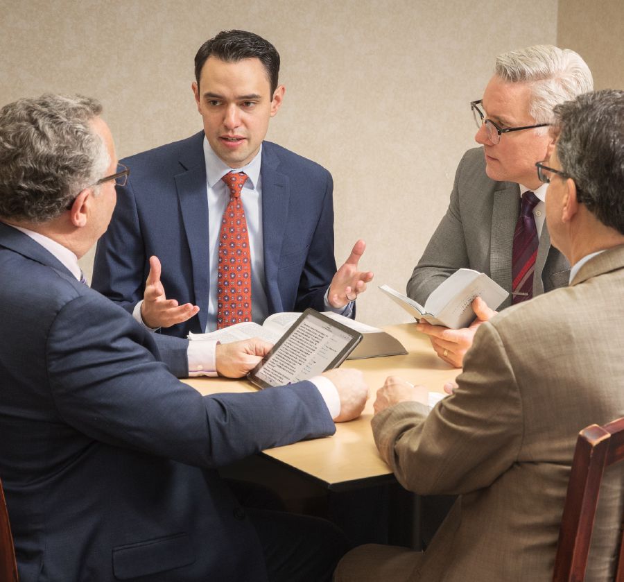 Kokolot nu karolot ngadéngékeun jeung ngajénan kokolot nu leuwih ngora