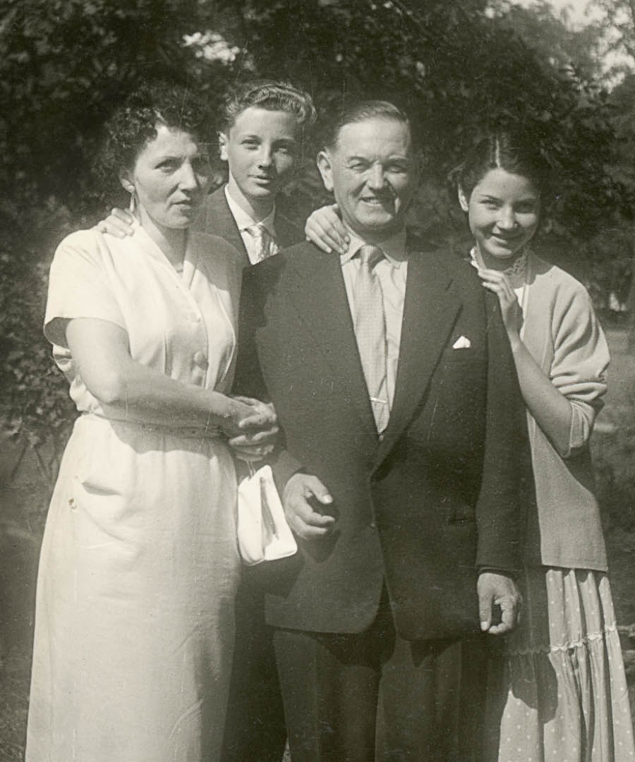Manfred Tonak jeung kolot sarta adina di Jerman, ± taun 1950