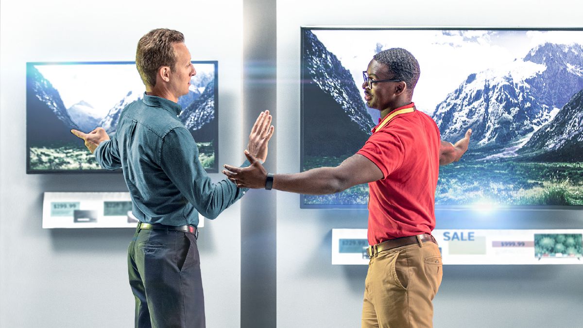 Saurang sadérék embungeun waktu ditawaran meuli TV nu gedé jeung mahal