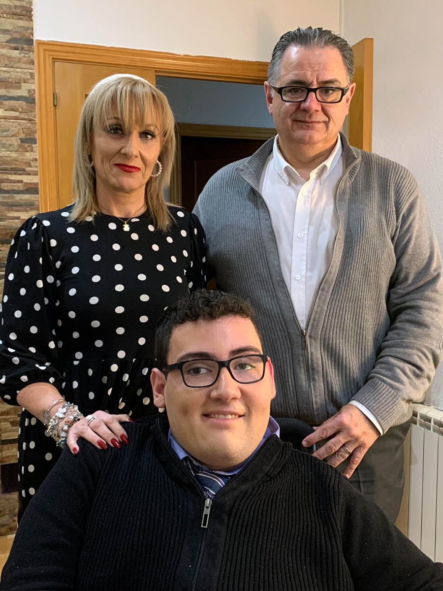 Isabel, salakina, jeung budak lalakina.