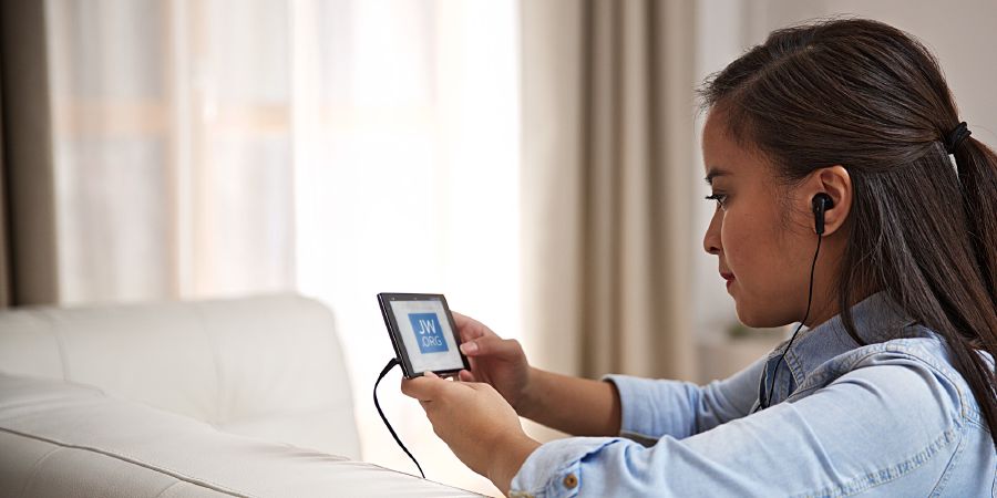 Gambar di kaca tukang