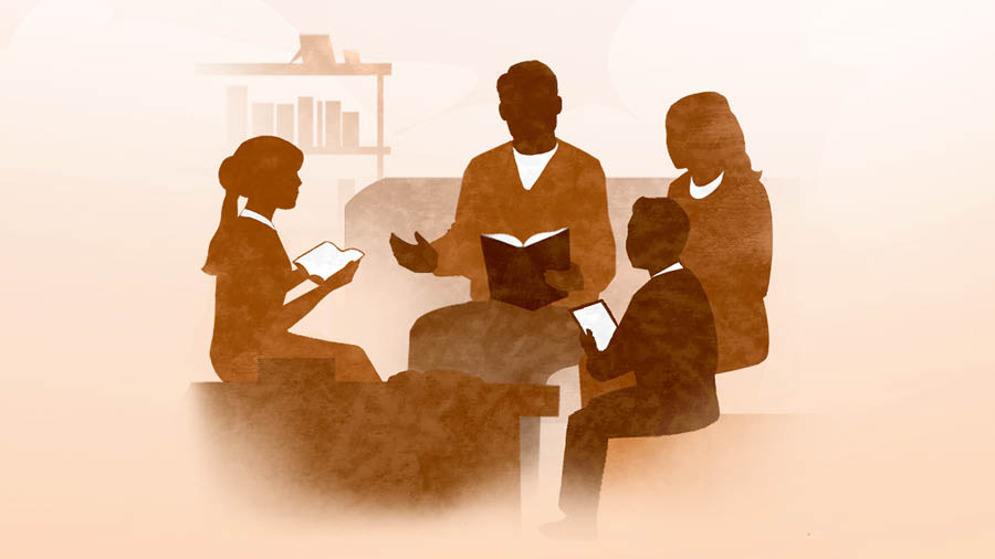 ஒரு சகோதரர் குடும்ப வழிபாட்டை நடத்துகிறார்.