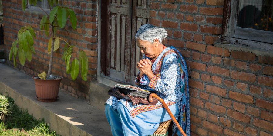 Isang sister na humihingi ng tulong sa panalangin