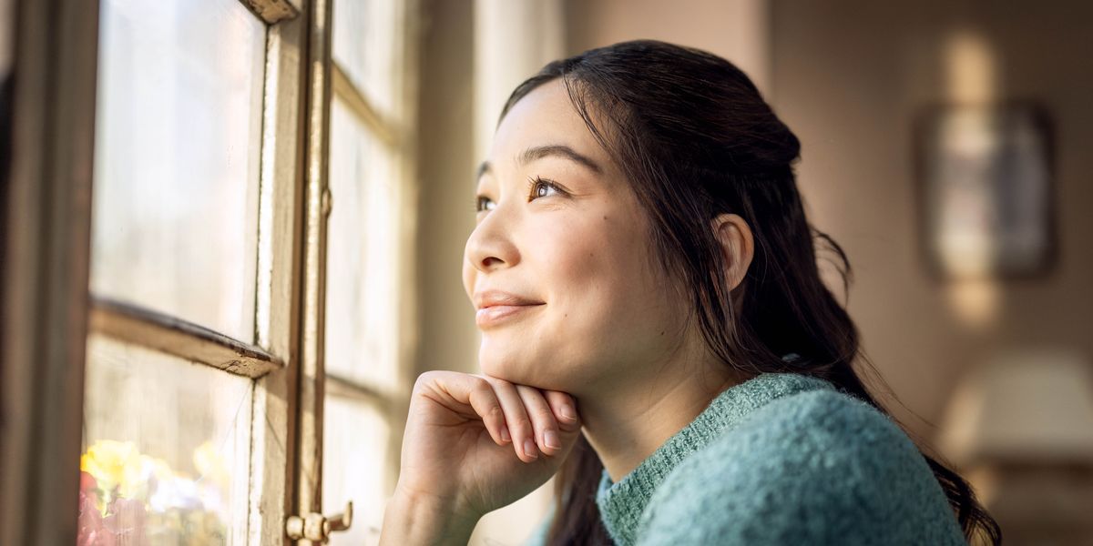 Una tosa la varda fora dela finestra e la ga pace.