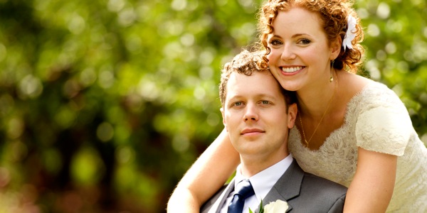 Un sposo e una sposa nel giorno del so matrimònio