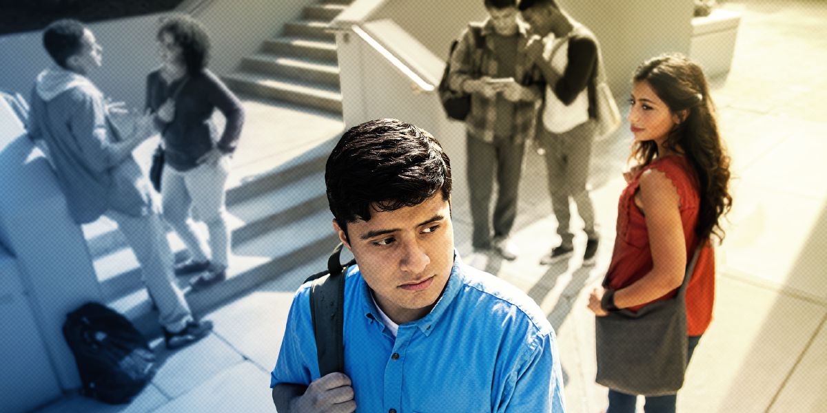 Un gióveno el infronta tentassion quando el vede un toso e una tosa drio smorosar, due tosi drio vardar nte un telèfono e una tosa che la ze drio passar darente