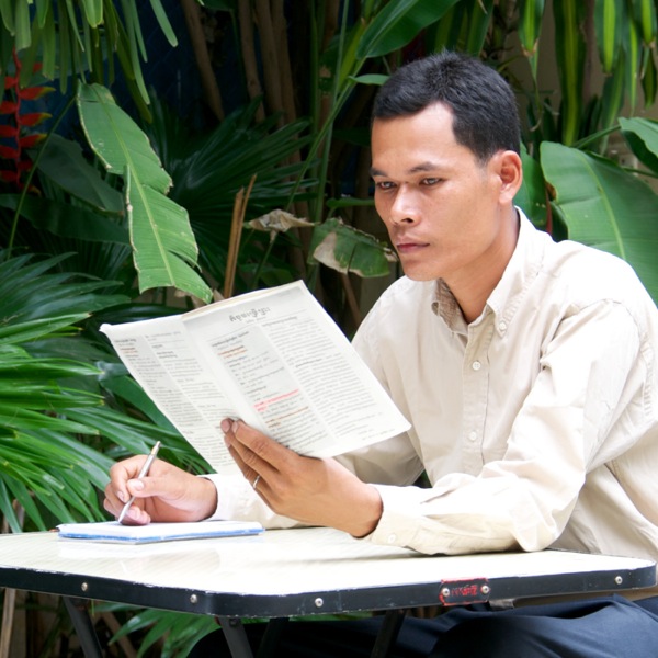 Testimònia de Geovà pareciandose par una riunion de congregassion