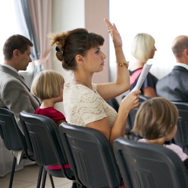 One of Jehovah’s Witnesses participating at a congregation meeting