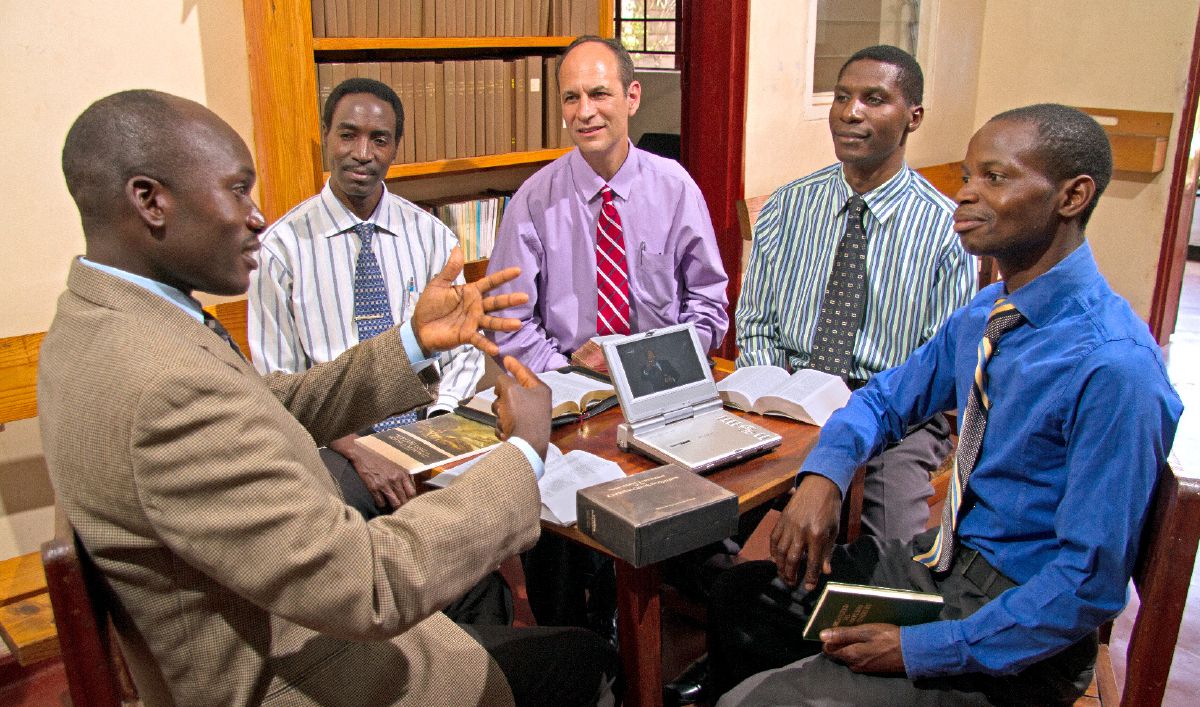 Un superintendente de sircuito el fà una riunion coi ansiani