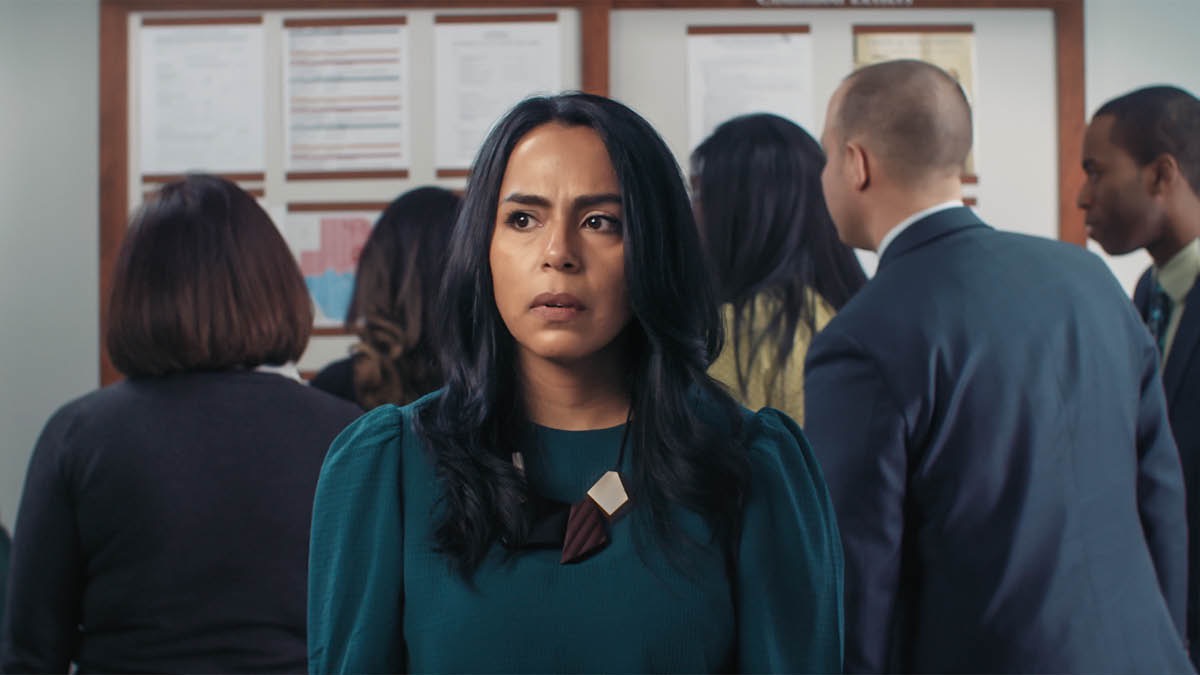 Una parte del vìdeo ‘Cose che le sucederà ntel futuro che gavaremo de mostrar coraio’. Nel Salon del Regno, una sorela la resta preocupada dopo de veder le designassion de congregassion nel quadro dei anunsi.