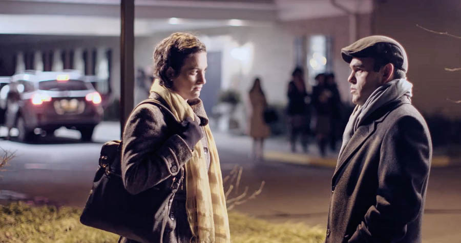 Una parte del vìdeo ‘No stà far compagno i infedeli’. Andrè el se imagina nel stassionamento del Salon del Regno parlando cola sorela divorssiada.