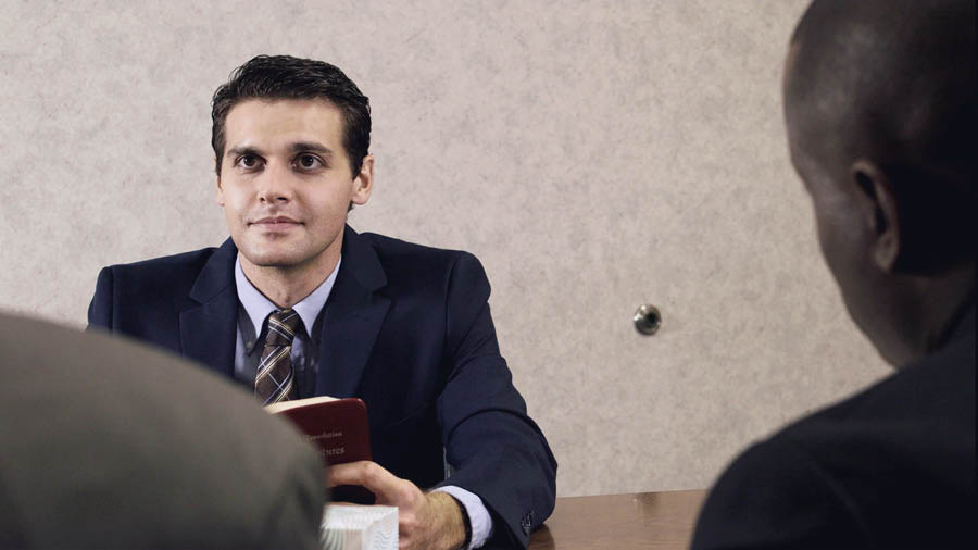 Una parte del vìdeo ‘Geovà el dissiplina quei che lu el ama’. Dopo de grando, Canon el parla coi ansiani.