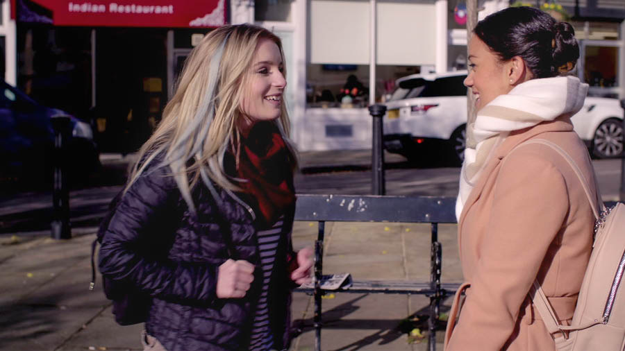 Una parte del vìdeo ‘Proa sentir la alegria de far dissìpoli — Fà meio le to abilità — Insegna de maniera animada.’ La Sara e la Rita le ze contente dopo del stùdio.