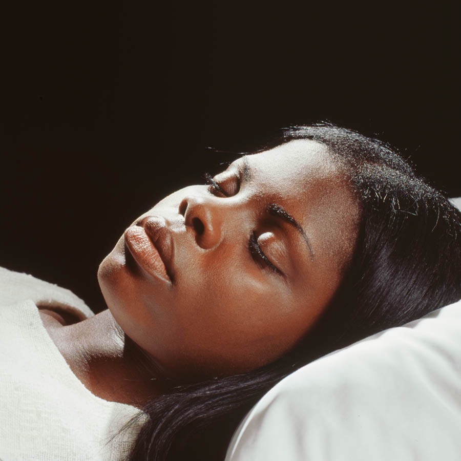 Una dona la ze drio dormir