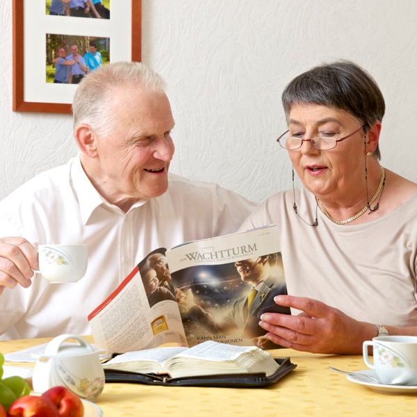 Roswitha e el so omo i ze drio studiar una publicassion insieme