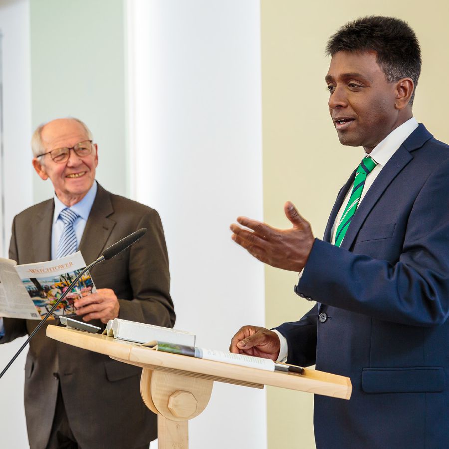 Munna oowuuluvala onnisiveliwa okathi oninweha awe munna mmiravo omwiixuttihale awe ohoolelaka Yoosoma ya erevista Owehaweha